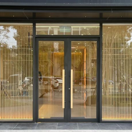 台南安平國泰銷售中心｜木質洽談區與樣品屋展示